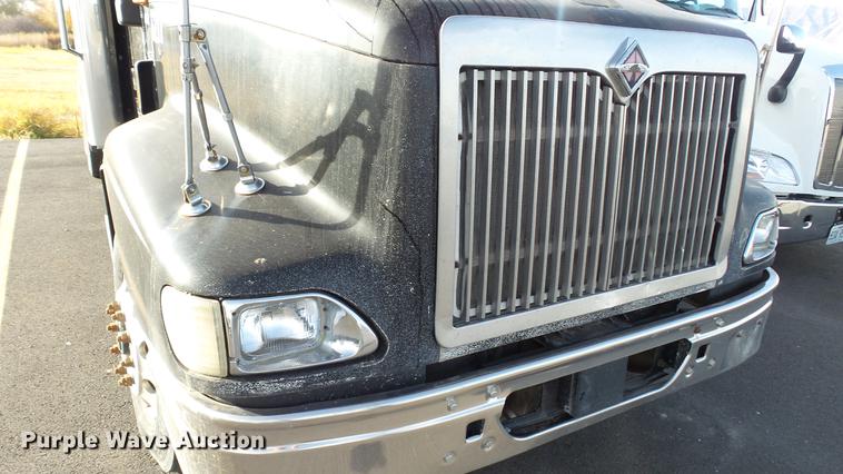 image for item DC2522 2007 International 9400i semi truck