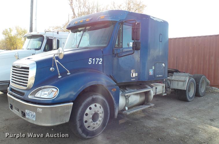 image for item DC2523 2006 Freightliner Columbia semi truck