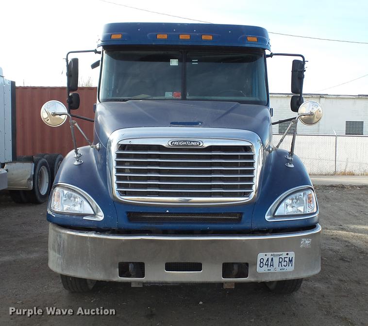 image for item DC2523 2006 Freightliner Columbia semi truck