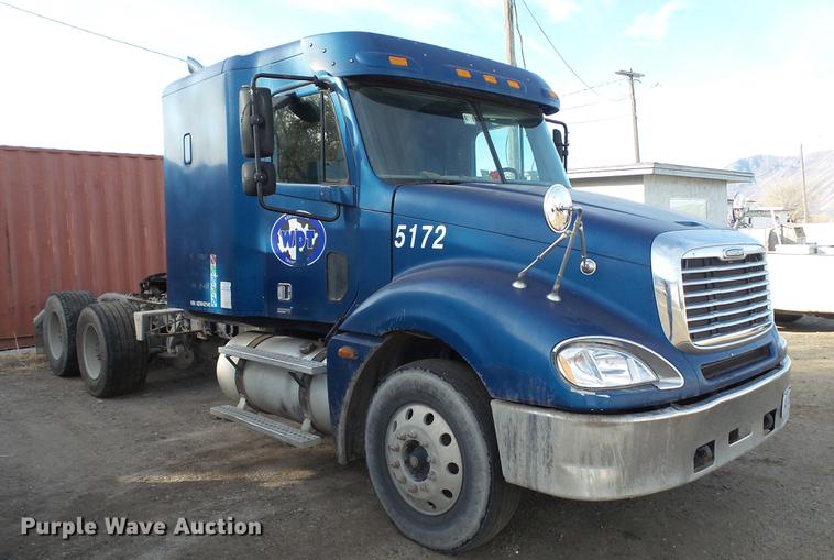 image for item DC2523 2006 Freightliner Columbia semi truck