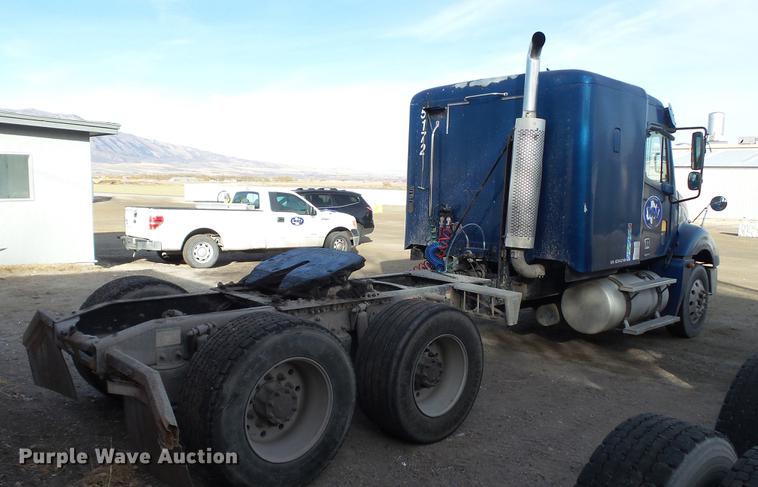 image for item DC2523 2006 Freightliner Columbia semi truck