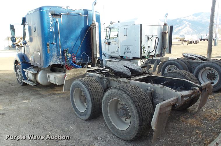 image for item DC2523 2006 Freightliner Columbia semi truck