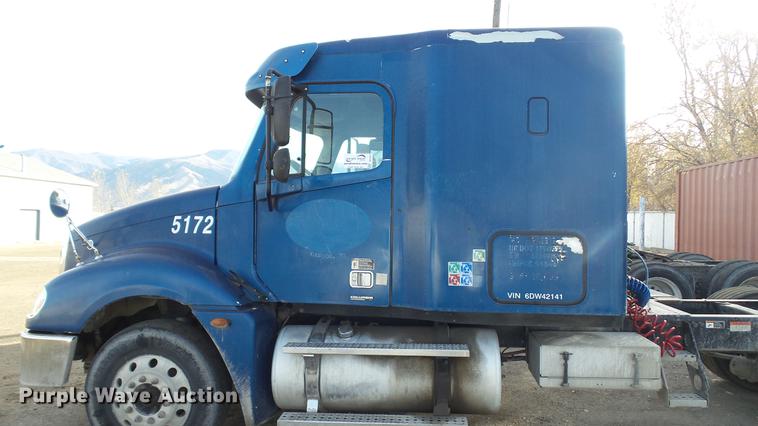 image for item DC2523 2006 Freightliner Columbia semi truck