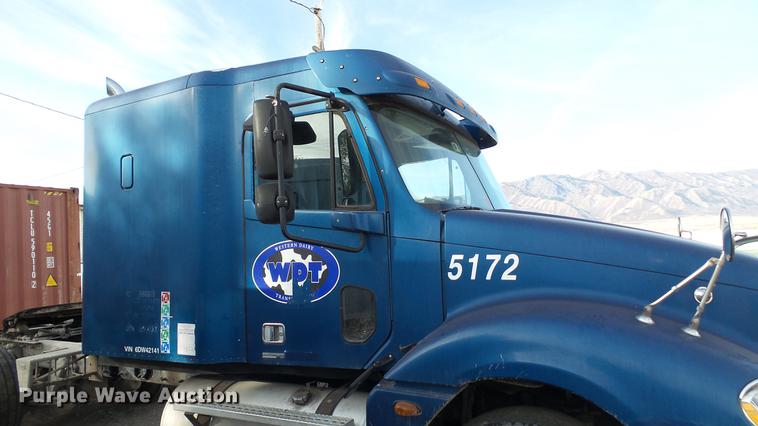 image for item DC2523 2006 Freightliner Columbia semi truck