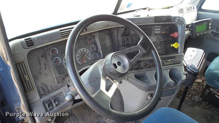 image for item DC2523 2006 Freightliner Columbia semi truck