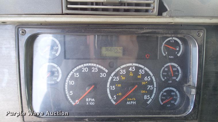 image for item DC2523 2006 Freightliner Columbia semi truck