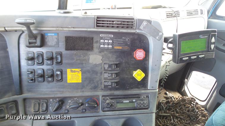 image for item DC2523 2006 Freightliner Columbia semi truck