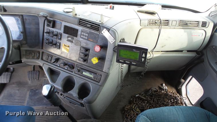 image for item DC2523 2006 Freightliner Columbia semi truck
