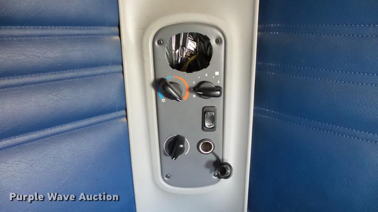 image for item DC2523 2006 Freightliner Columbia semi truck