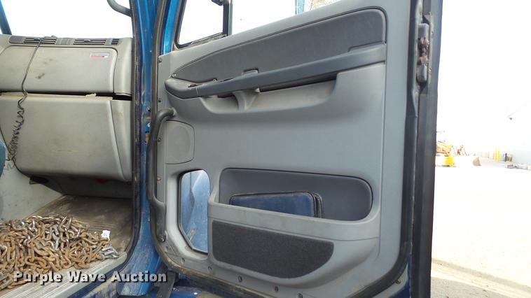 image for item DC2523 2006 Freightliner Columbia semi truck