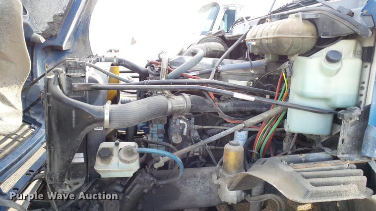 image for item DC2523 2006 Freightliner Columbia semi truck