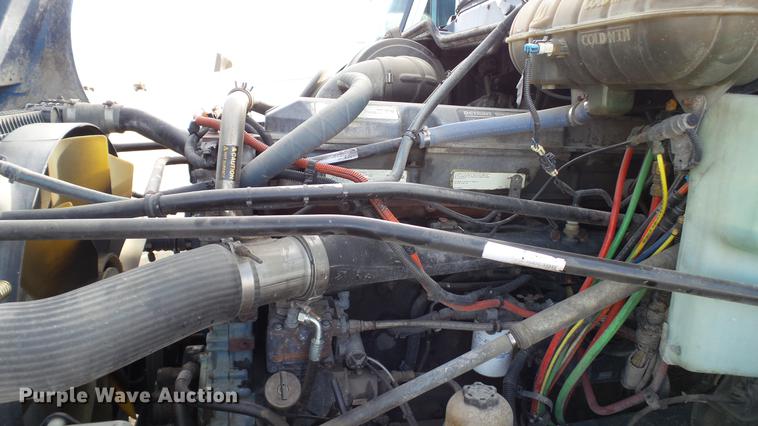 image for item DC2523 2006 Freightliner Columbia semi truck