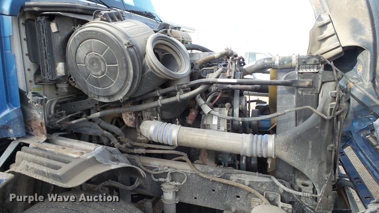 image for item DC2523 2006 Freightliner Columbia semi truck