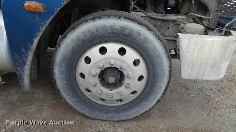 image for item DC2523 2006 Freightliner Columbia semi truck