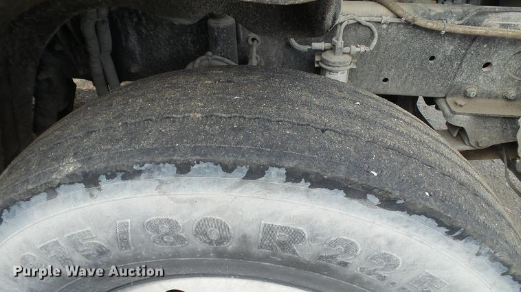 image for item DC2523 2006 Freightliner Columbia semi truck