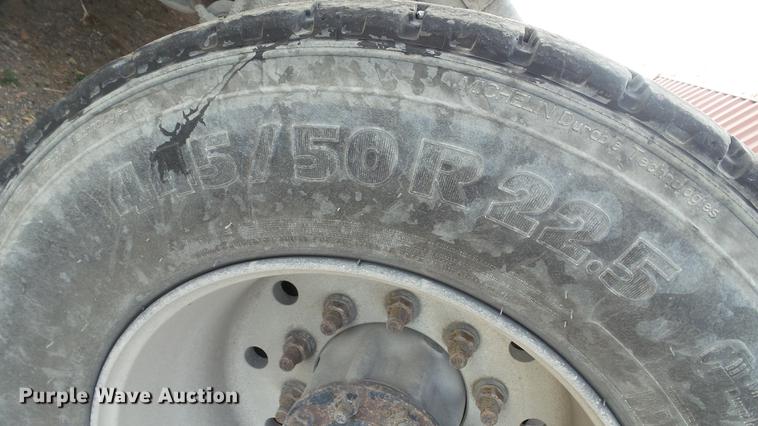 image for item DC2523 2006 Freightliner Columbia semi truck