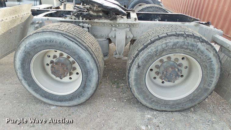 image for item DC2523 2006 Freightliner Columbia semi truck