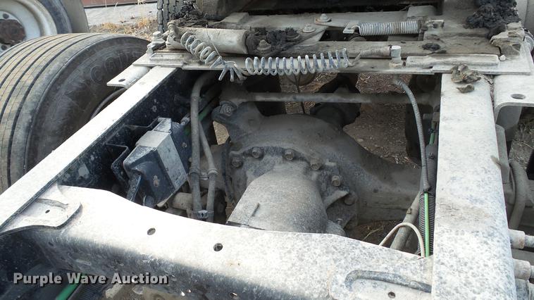 image for item DC2523 2006 Freightliner Columbia semi truck