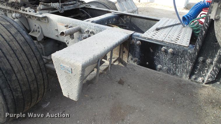 image for item DC2523 2006 Freightliner Columbia semi truck