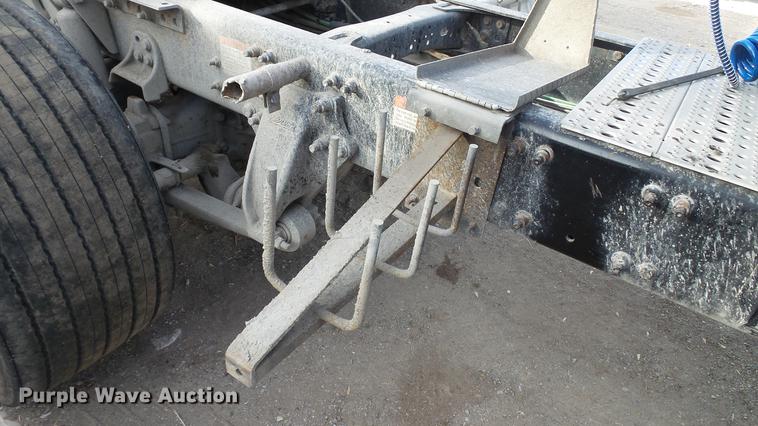 image for item DC2523 2006 Freightliner Columbia semi truck