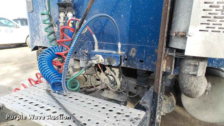 image for item DC2523 2006 Freightliner Columbia semi truck