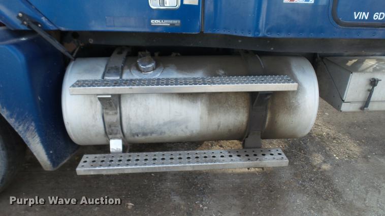 image for item DC2523 2006 Freightliner Columbia semi truck