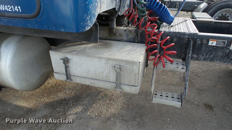 image for item DC2523 2006 Freightliner Columbia semi truck