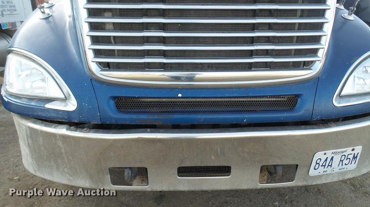 image for item DC2523 2006 Freightliner Columbia semi truck