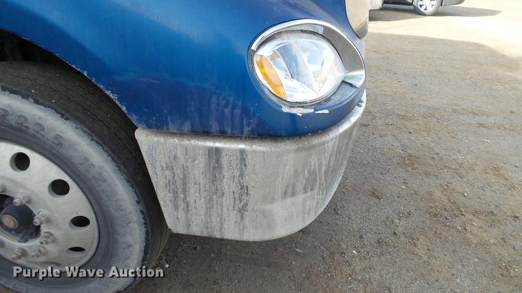 image for item DC2523 2006 Freightliner Columbia semi truck