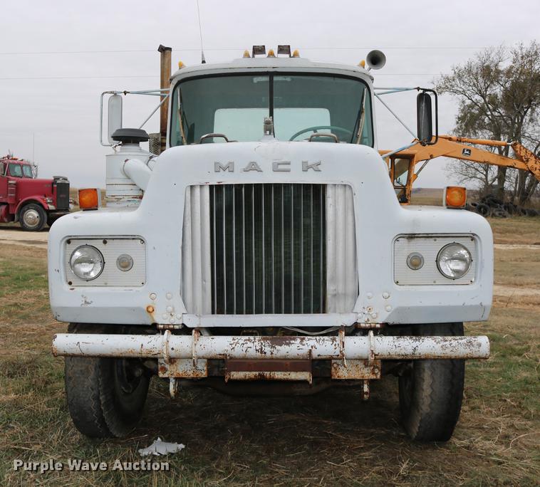 image for item DC3730 1966 Mack R609 semi truck