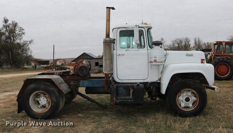 image for item DC3730 1966 Mack R609 semi truck
