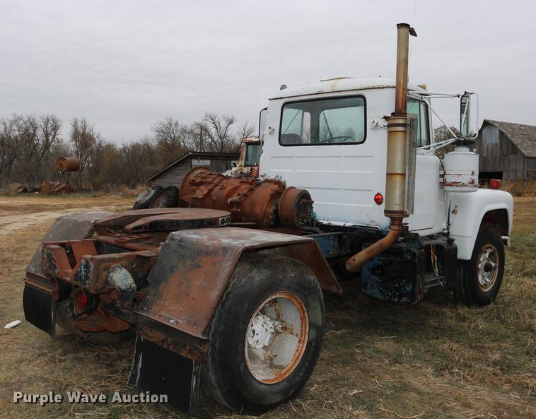 image for item DC3730 1966 Mack R609 semi truck