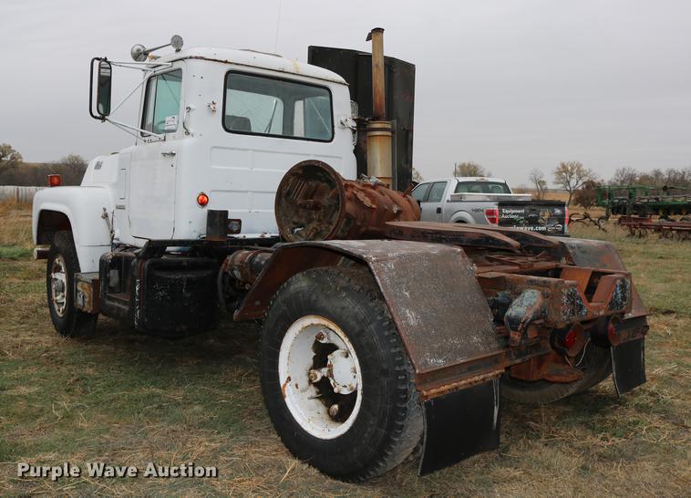 image for item DC3730 1966 Mack R609 semi truck