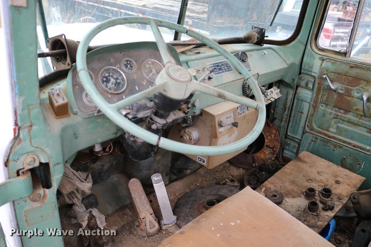 image for item DC3730 1966 Mack R609 semi truck