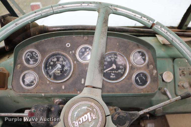 image for item DC3730 1966 Mack R609 semi truck