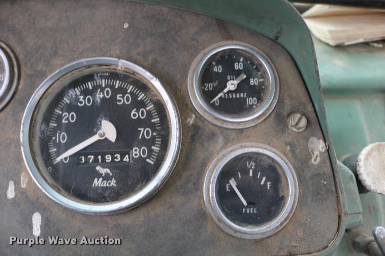 image for item DC3730 1966 Mack R609 semi truck