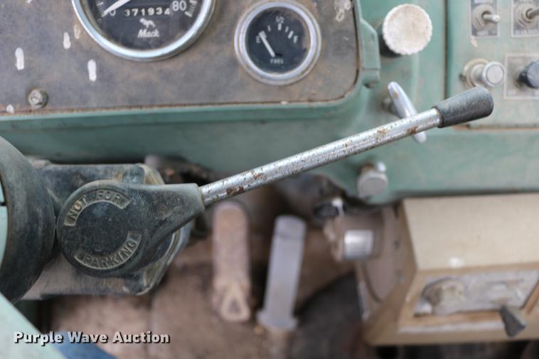 image for item DC3730 1966 Mack R609 semi truck