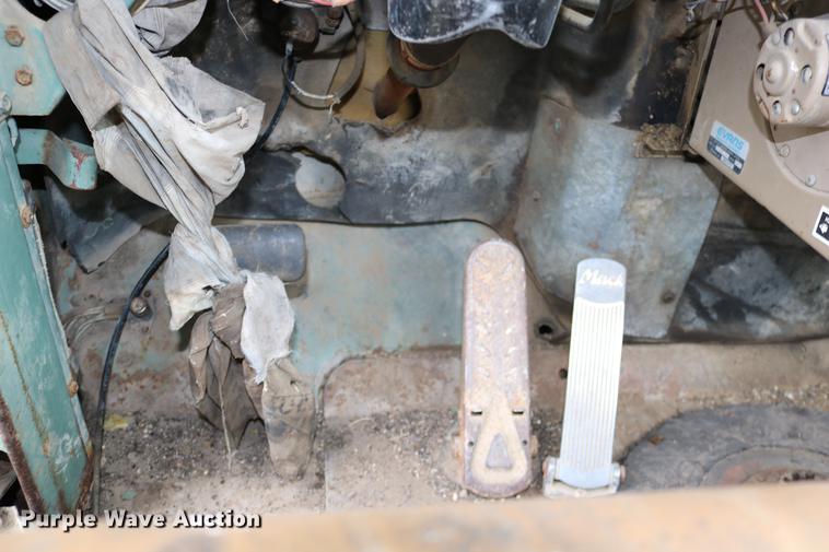 image for item DC3730 1966 Mack R609 semi truck