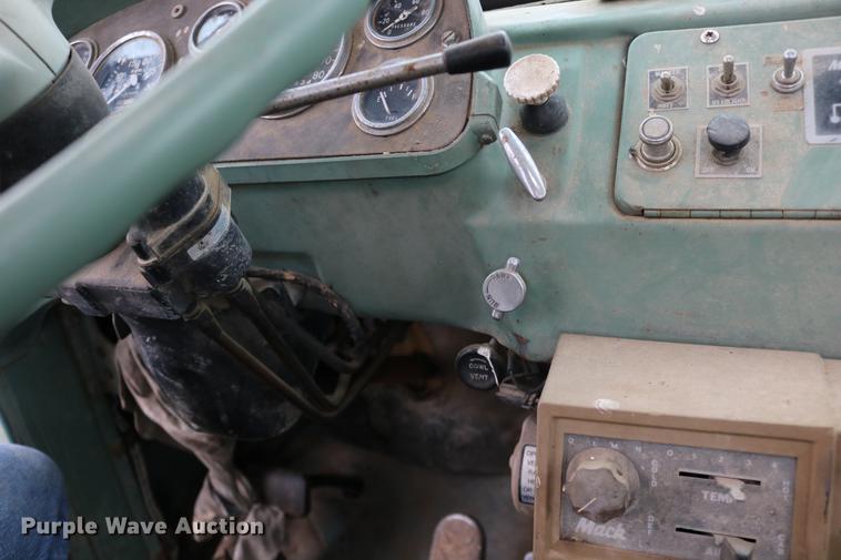 image for item DC3730 1966 Mack R609 semi truck