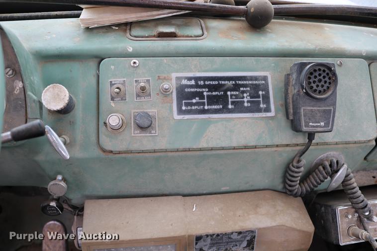 image for item DC3730 1966 Mack R609 semi truck