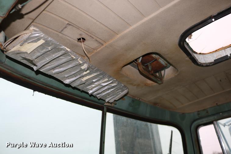 image for item DC3730 1966 Mack R609 semi truck