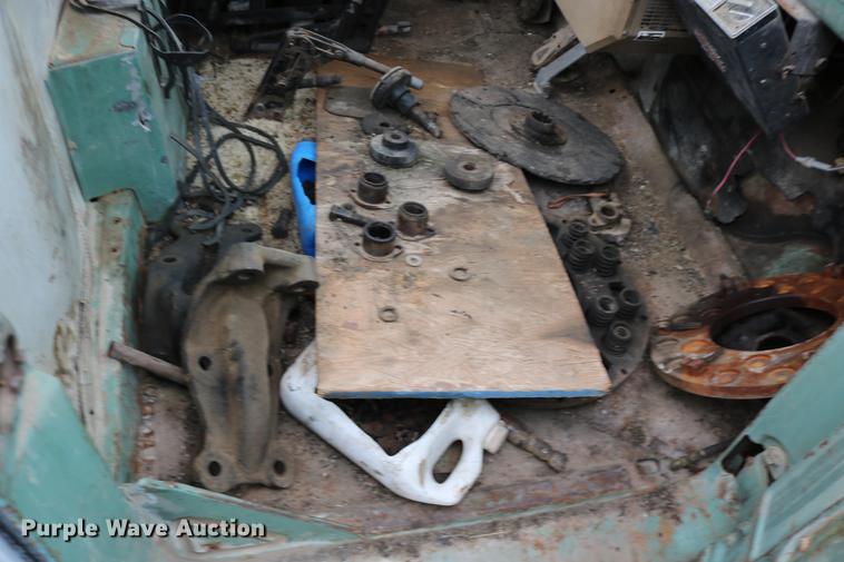 image for item DC3730 1966 Mack R609 semi truck