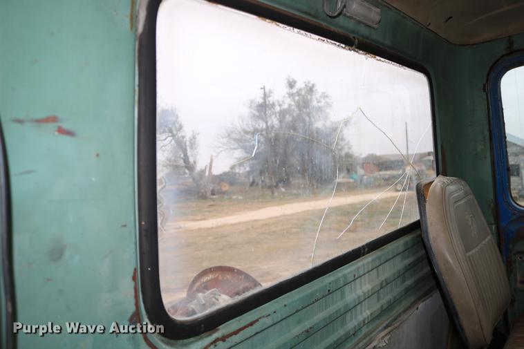 image for item DC3730 1966 Mack R609 semi truck