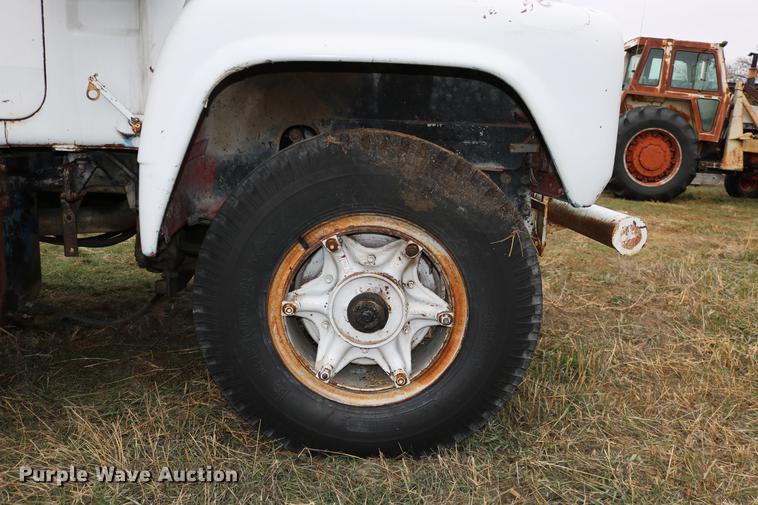 image for item DC3730 1966 Mack R609 semi truck