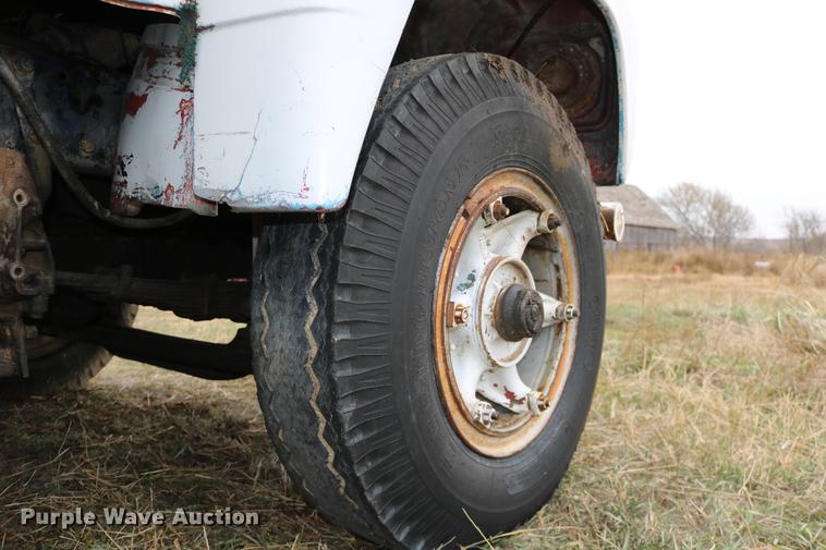 image for item DC3730 1966 Mack R609 semi truck