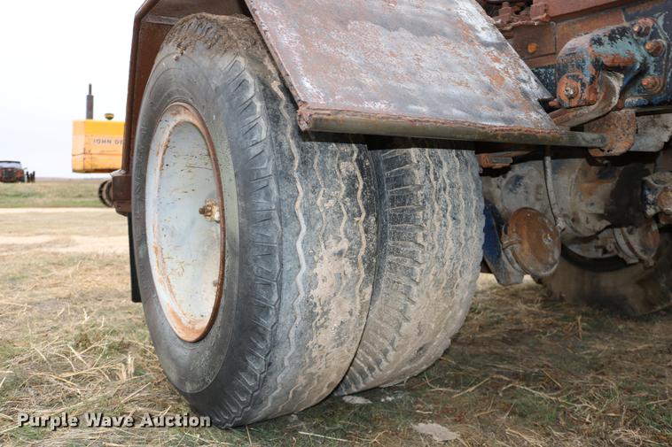 image for item DC3730 1966 Mack R609 semi truck