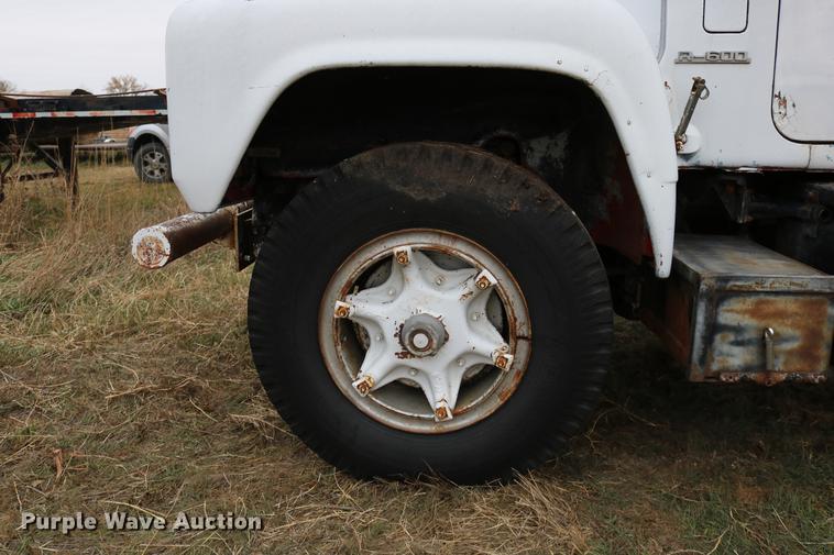 image for item DC3730 1966 Mack R609 semi truck