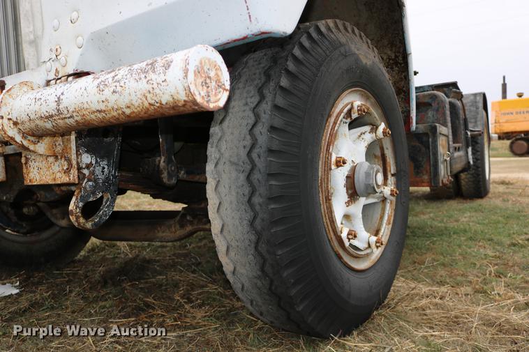 image for item DC3730 1966 Mack R609 semi truck