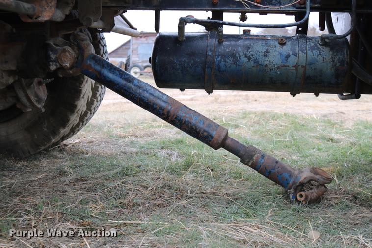 image for item DC3730 1966 Mack R609 semi truck