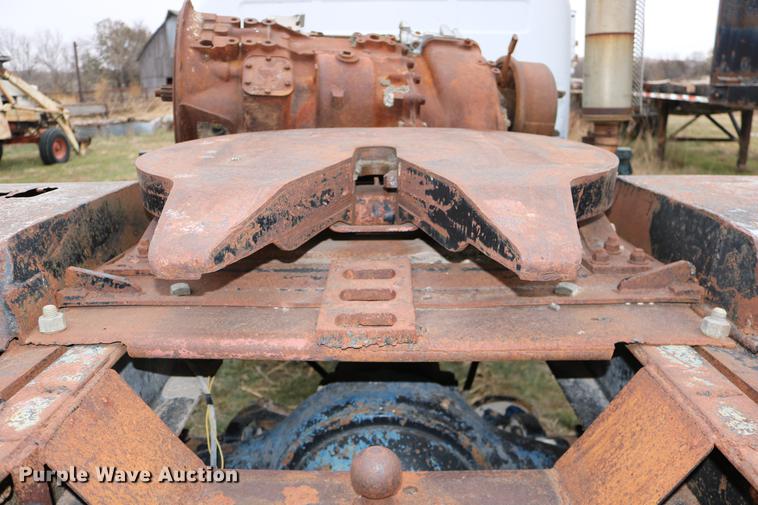 image for item DC3730 1966 Mack R609 semi truck